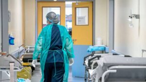 Ήχησε συναγερμός στην Ελλάδα: Αυτός είναι ο ιός που έχει προκαλέσει 110 κρούσματα και 9 θανάτους – Σε κίνδυνο η Αττική