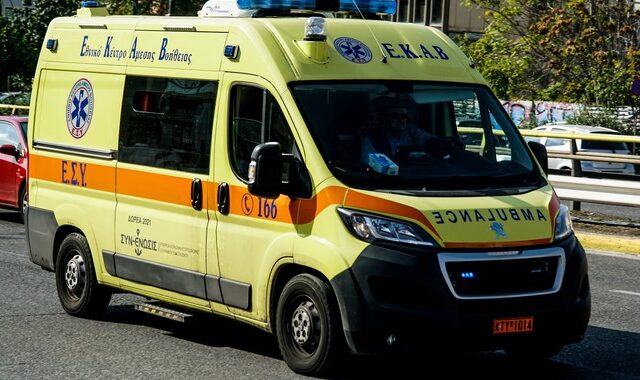Έκτακτο σοκαριστικό δυστύχημα στην εθνική οδό με νεκρούς και τραυματίες – Τρέχουν τα ασθενοφόρα του ΕΚΑΒ