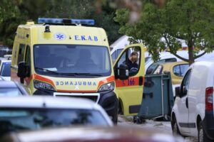 ΣΥΓΚΛΟΝΙΣΤΙΚΗ ΤΡΑΓΩΔΙΑ ΣΤΗ ΧΩΡΑ ΜΑΣ: ΞΕΚΛΗΡΙΣΤΗΚΕ ΟΙΚΟΓΕΝΕΙΑ – ΤΡΕΧΟΥΝ ΤΑ ΑΣΘΕΝΟΦΟΡΑ