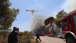 EKTAKTO: Καίγεται η χώρα μας – Μεγάλη φωτιά τώρα, έχουμε νεκρό – Στη μάχη η πυροσβεστική με επίγεια και εναέρια μέσα
