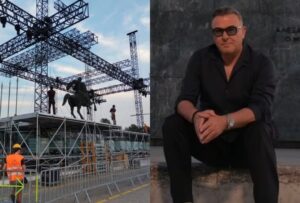 Συναυλία Αντώνης Ρέμος στην Θεσσαλονίκη: Σάλος για την σκηνή μπροστά από το μνημείο του Μ. Αλεξάνδρου – Τι απαντά η παραγωγή