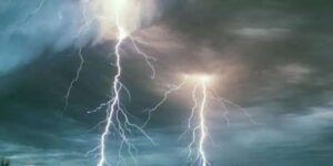 Νέο Σοκ: Κεραυνός χτύπησε εκκλησία την ώρα της προσευχής – 14 νεκροί, ανάμεσά τους και παιδιά
