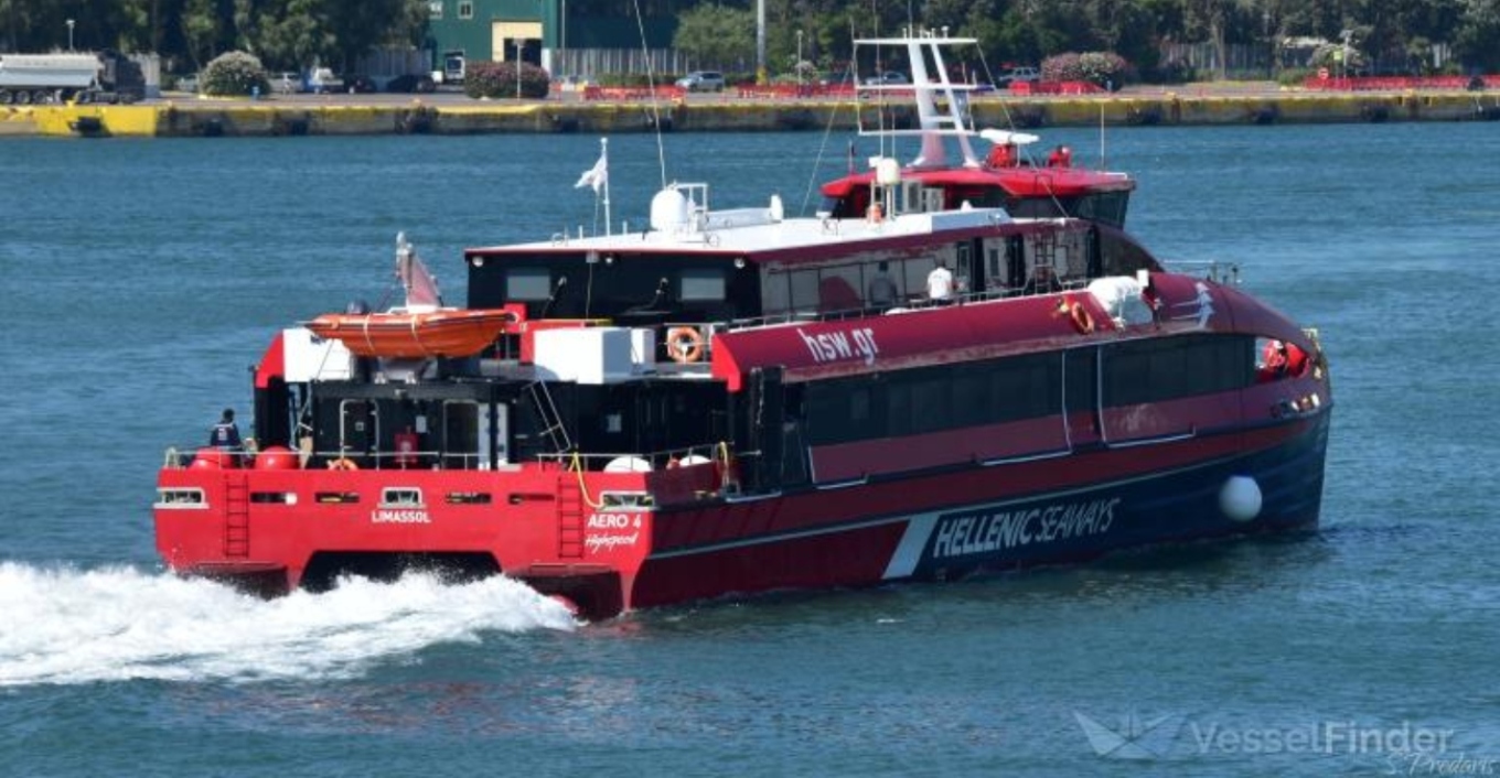Συναγερμός Τώρα σε πλοίο της γραμμής για Πειραιά - Σε πανικό επιβάτες και πλήρωμα