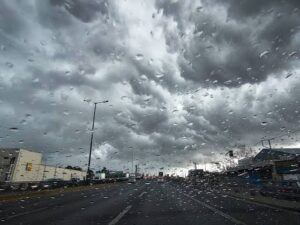 Έκτακτη προειδοποίηση Καλλιάνου: Κόκκινος συναγερμός για ισχυρές καταιγίδες και πλημμυρικά φαινόμενα – Η πιο επικίνδυνη ημέρα