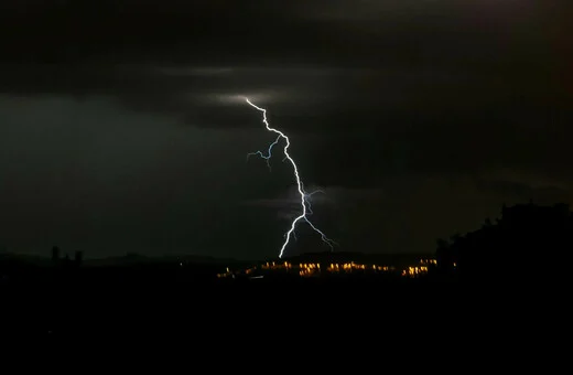 Παραλύει η χώρα με την κακοκαιρία: Μόλις ανακοινώθηκε έκτακτο απαγορευτικό απόπλου - Ακυρώνονται δρομολόγια