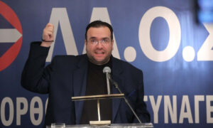 Καμπούρης: Εσπευσμένα στο νοσοκομείο – Είπε ότι παθαίνει εγκεφαλικό