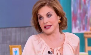 Σάλος με την ανάρτηση «φωτιά» της Αλεξάνδρας Παλαιολόγου: «Ένα μαχαίρι τρυπάει τα σωθικά» – Έγραψε 5 λέξεις και τη χειροκρότησε όλη η Ελλάδα