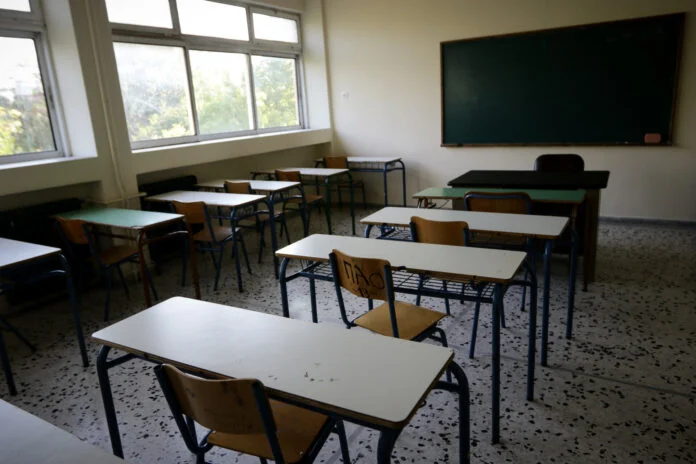 Έκτακτη ανακοίνωση τώρα: Κλειστά σχολεία όλο τον Οκτώβριο – Ο λόγος